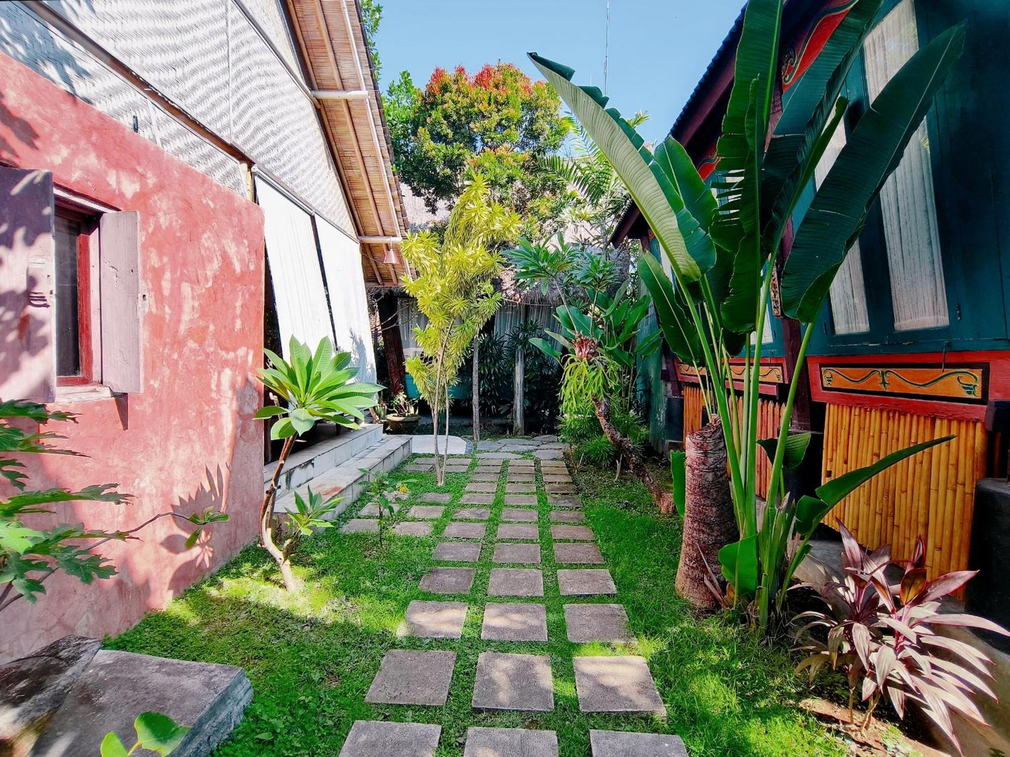 サヌール Panda Lumbung Bed & Breakfast エクステリア 写真