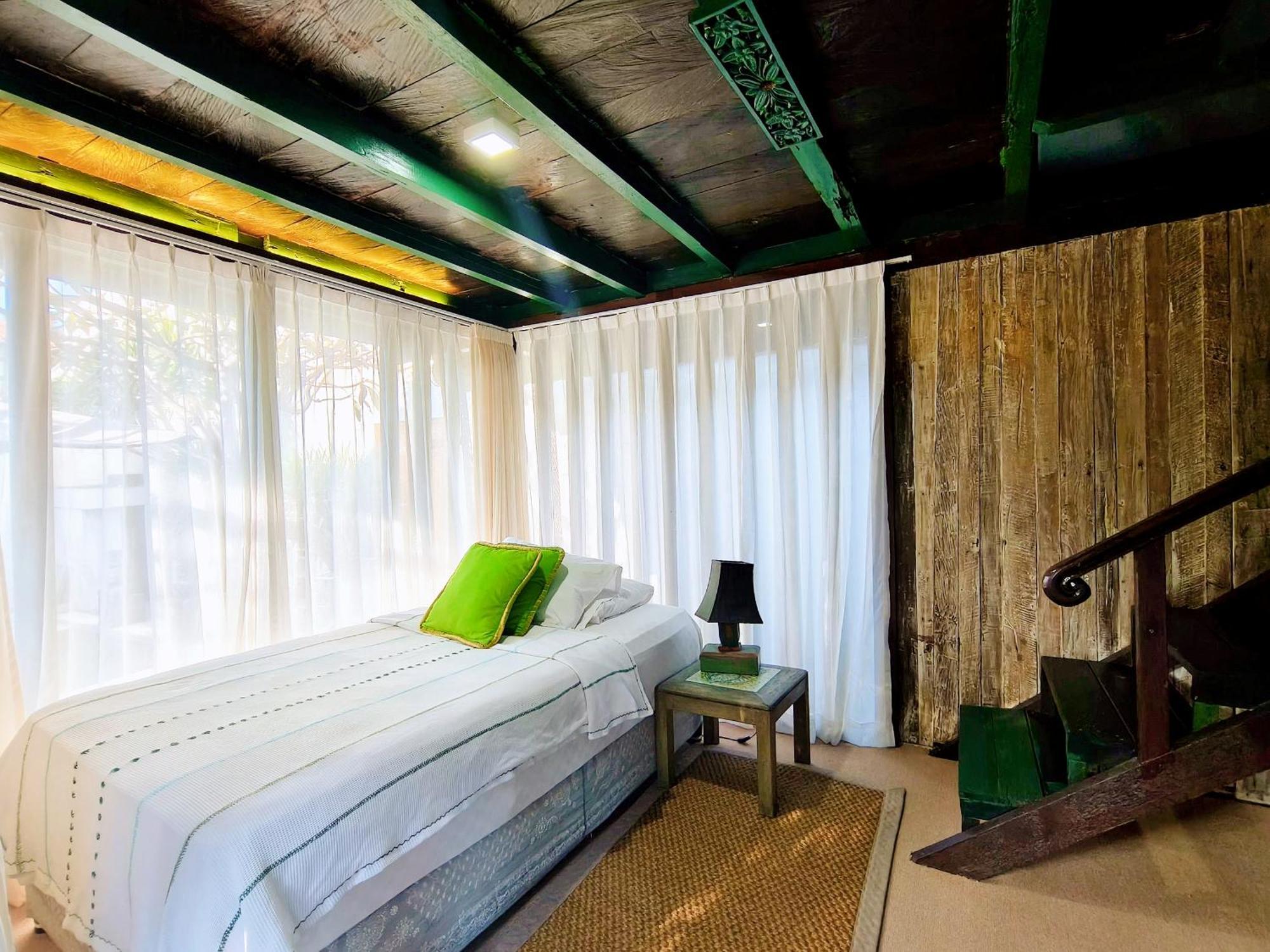 サヌール Panda Lumbung Bed & Breakfast エクステリア 写真
